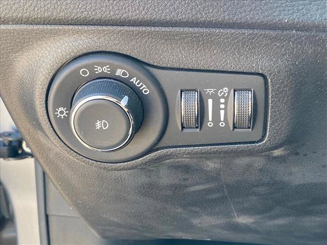 Used 2020 Jeep Compass Latitude AWD/4WD image 13