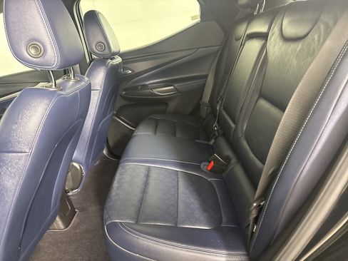 Used 2022 Chevrolet Bolt EUV LT w/ Convenience Package image 21