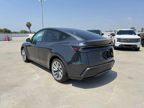Used 2026 Tesla Model Y 2WD image 2