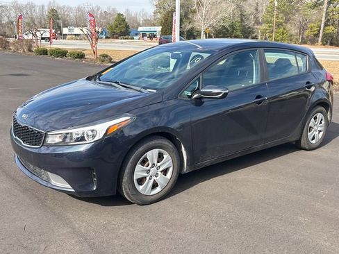 Used 2017 Kia Forte LX image 1