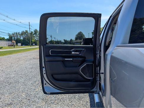 Used 2022 RAM 1500 Laramie AWD/4WD image 11
