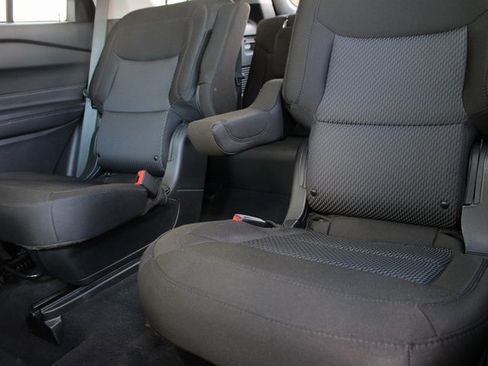 Used 2023 Ford Explorer XLT image 18