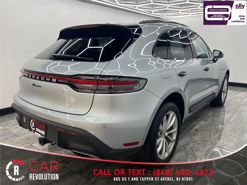 Used 2022 Porsche Macan w/ Premium Package Plus AWD/4WD image 8