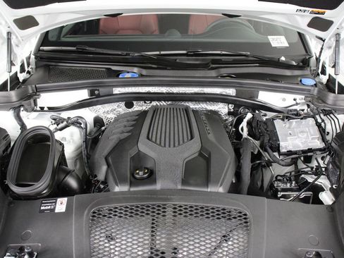 Certified 2025 Porsche Macan image 26