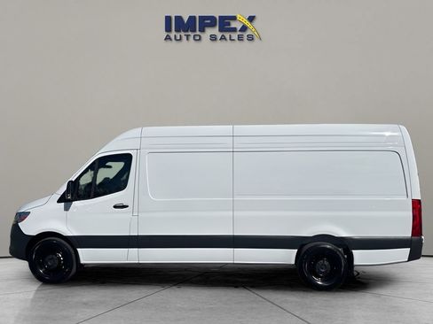 Used 2025 Mercedes-Benz Sprinter 2500 image 2