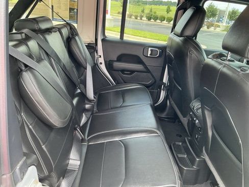 Used 2023 Jeep Wrangler Unlimited Sahara AWD/4WD image 17