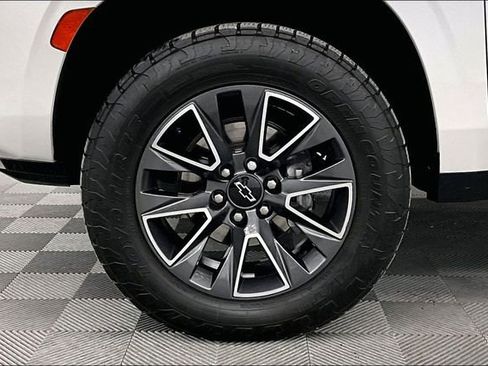 Used 2023 Chevrolet Suburban Z71 w/ Z71 Off-Road Package image 9