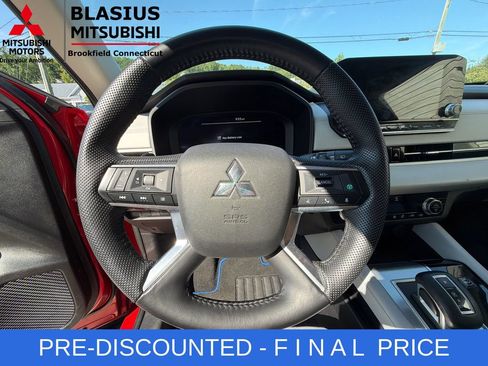 Used 2023 Mitsubishi Outlander SEL AWD/4WD image 19