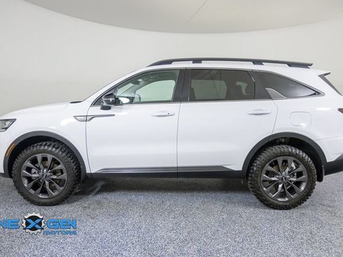 Used 2021 Kia Sorento EX w/ EX AWD X-Line Package image 4