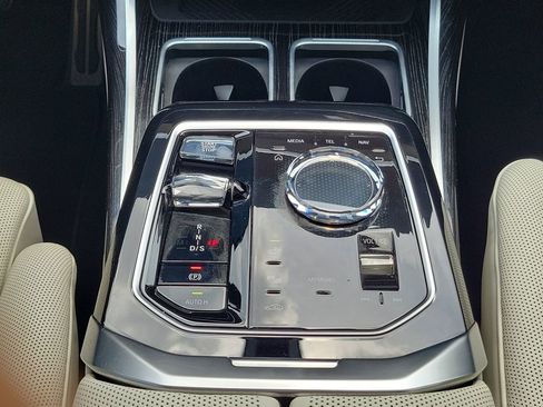 Used 2024 BMW 740i w/ Premium Package 2 RWD image 20