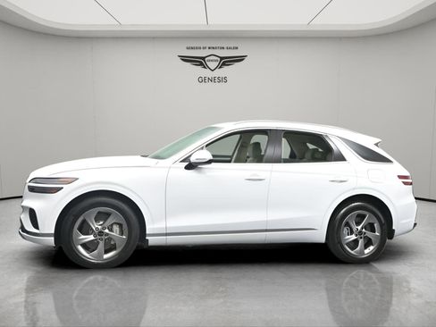 Used 2026 Genesis GV70 2.5T Select image 2