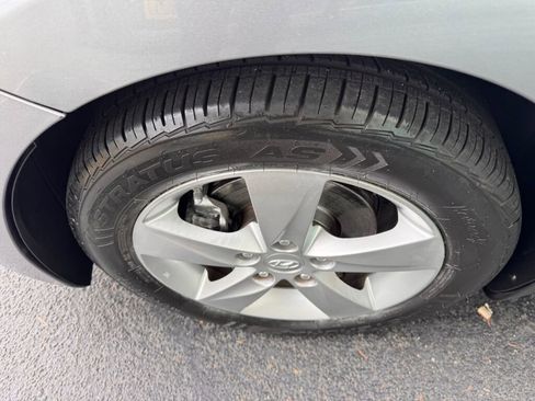 Used 2013 Hyundai Elantra GLS w/ Preferred Pkg image 4