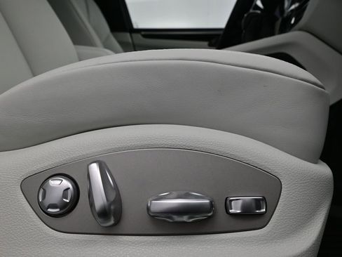 Certified 2026 Porsche Macan Turbo image 15