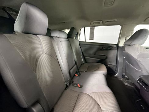 Used 2024 Toyota Highlander LE image 38