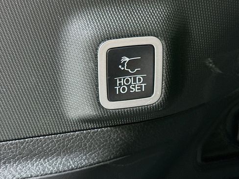 Used 2022 Jeep Grand Cherokee Overland w/ Luxury Tech Group IV image 32