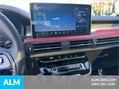 Used 2025 Lincoln Corsair Reserve w/ Equipment Group 202A AWD/4WD image 34