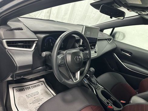 Used 2025 Toyota Corolla SE w/ SE Premium Package image 15