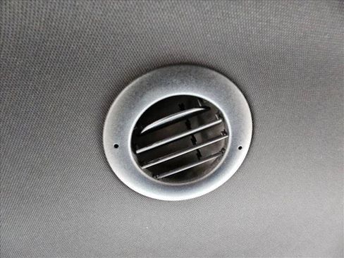 Used 2016 Ford Explorer XLT w/ Equipment Group 202A FWD image 18
