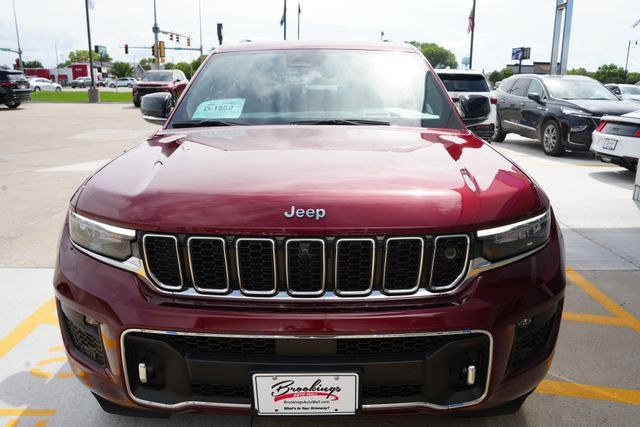 Used 2023 Jeep Grand Cherokee Overland w/ Adv Protech Group III AWD/4WD image 31