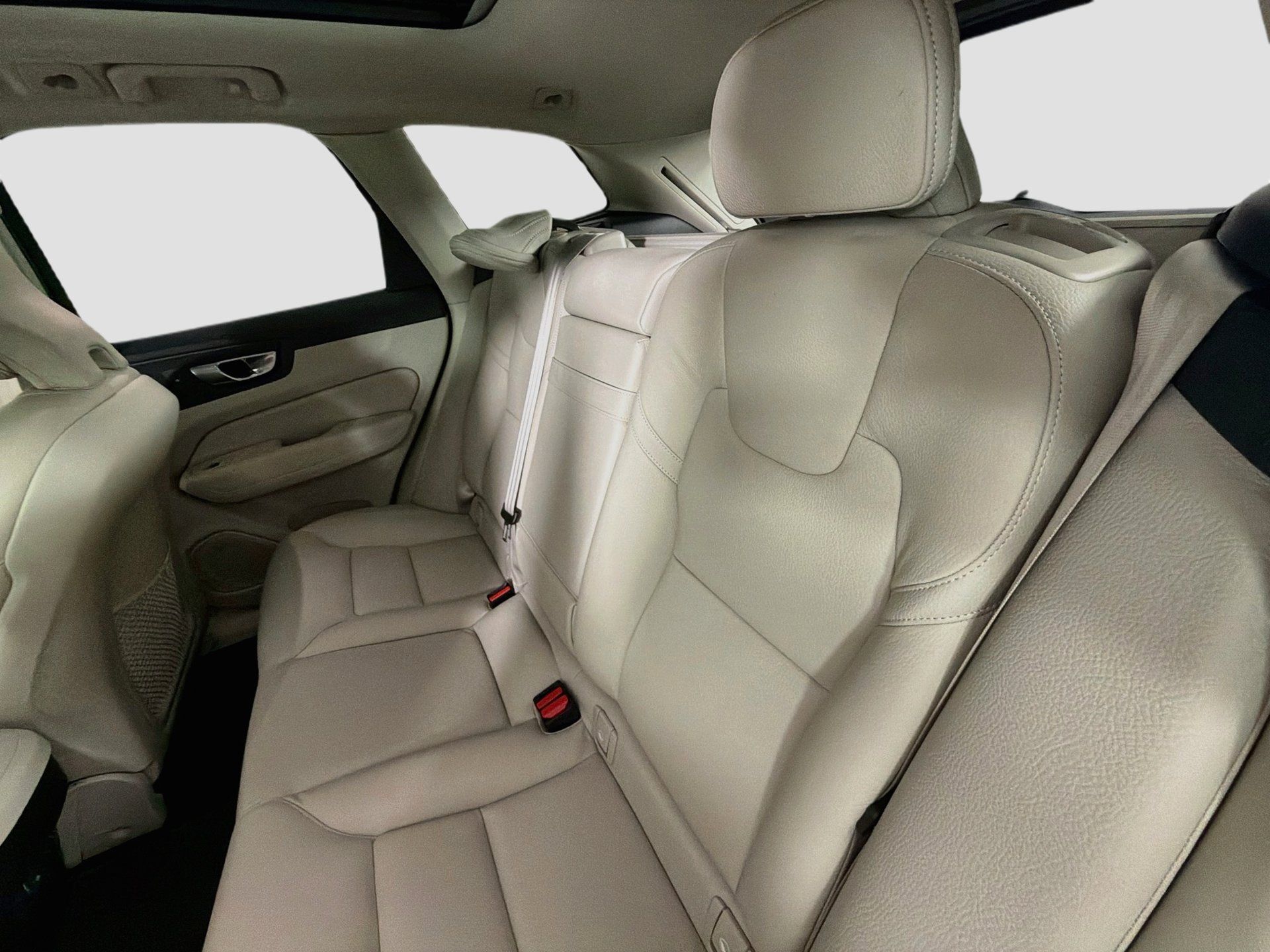 Used 2021 Volvo XC60 T5 Momentum w/ Premium Package FWD image 25