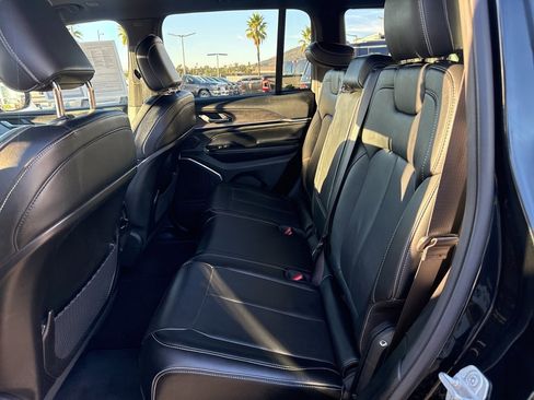 Used 2022 Jeep Grand Cherokee Overland image 18