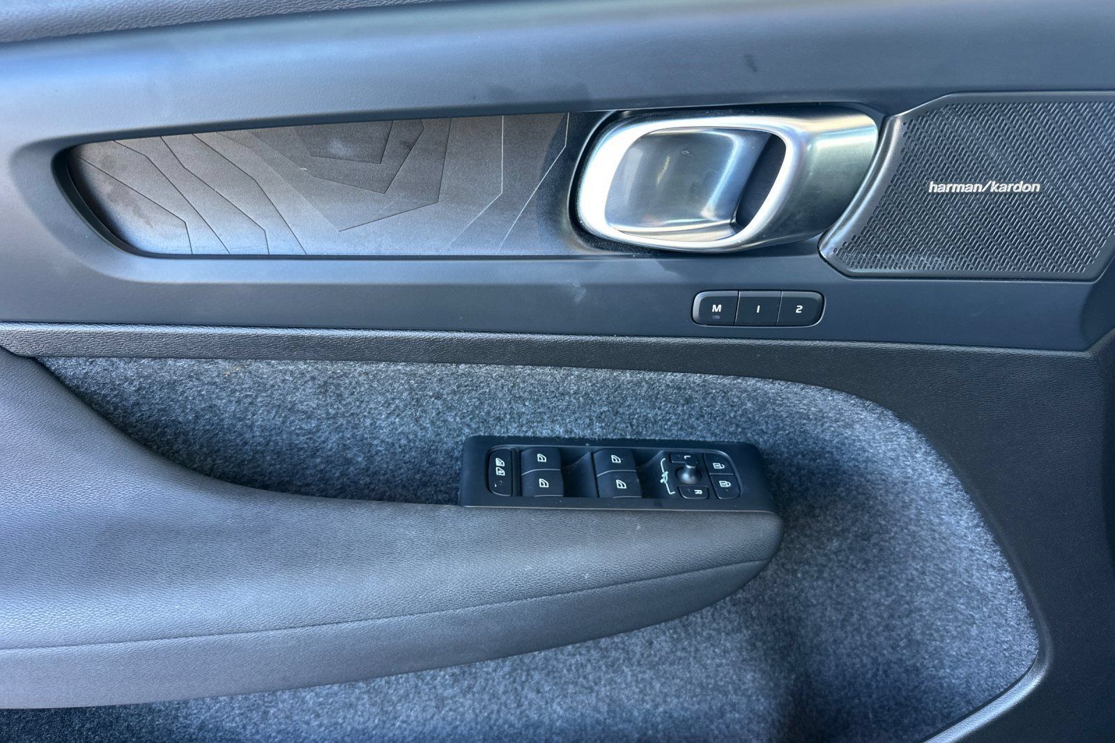 Used 2023 Volvo XC40 Recharge Ultimate w/ Protection Package Premier AWD/4WD image 12
