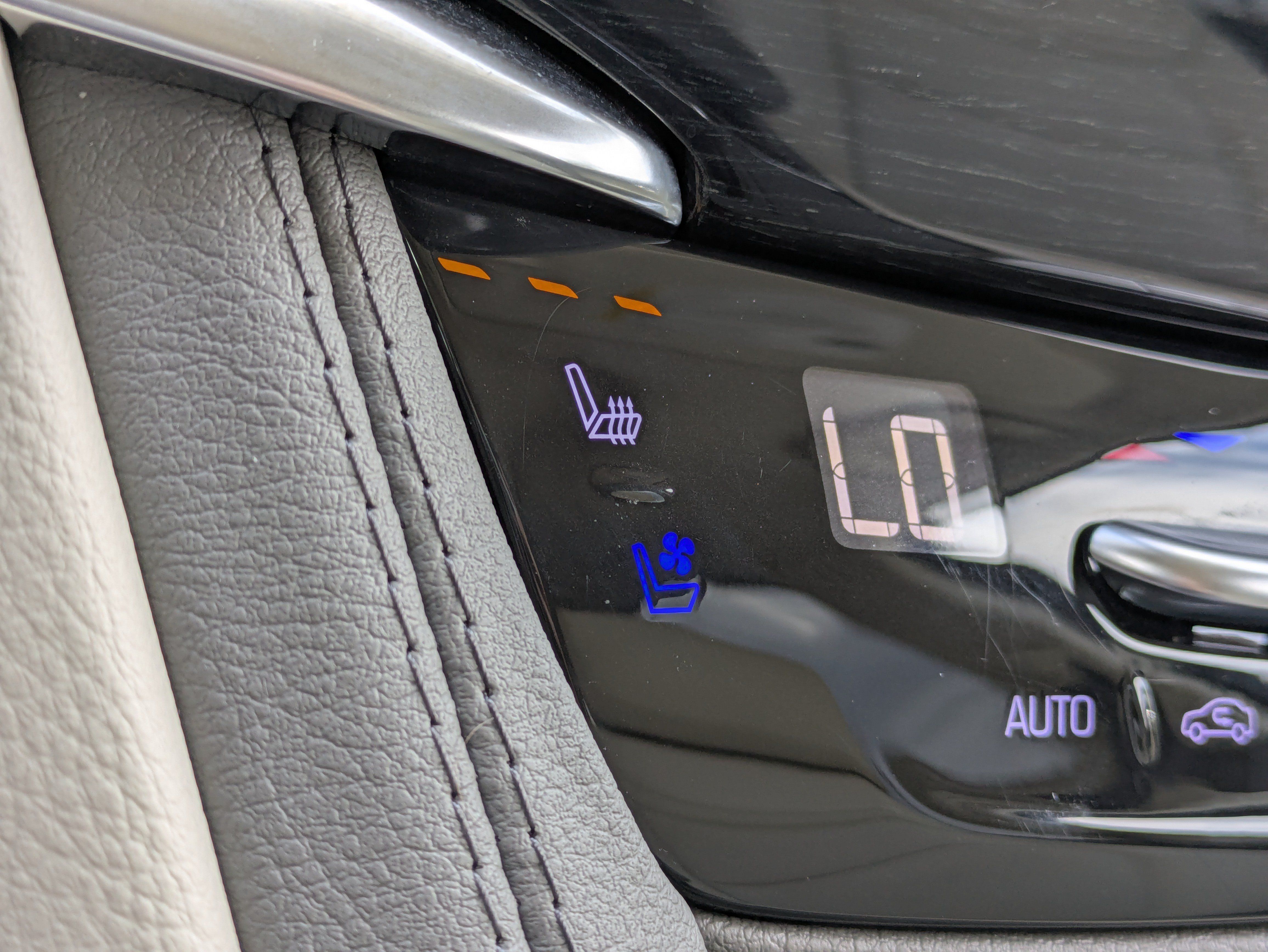 Certified 2024 Cadillac XT6 Premium Luxury FWD image 28