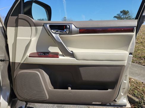 Used 2013 Lexus GX 460 w/ Comfort Plus Pkg image 17