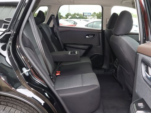 Used 2023 Nissan Rogue SV image 23