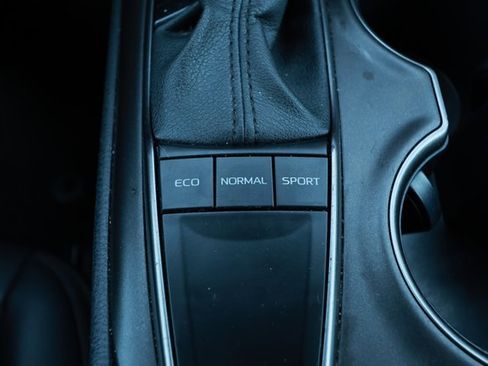 Used 2023 Toyota Camry SE FWD image 19