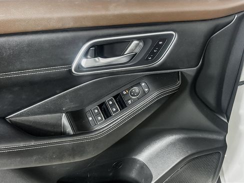 Used 2022 Nissan Rogue Platinum w/ Head-Up Display Package image 24