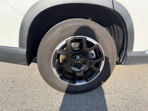 Used 2025 Honda Pilot EX-L image 9