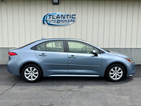 Used 2020 Toyota Corolla LE FWD image 3