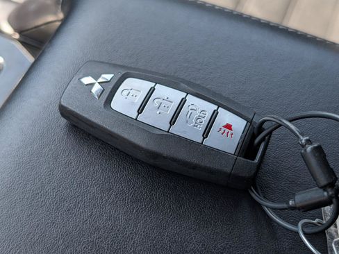 Used 2025 Mitsubishi Outlander SE FWD image 20