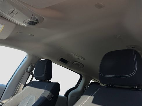 Used 2024 Chrysler Voyager LX FWD image 8