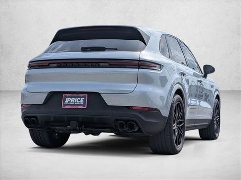 Used 2025 Porsche Cayenne image 5