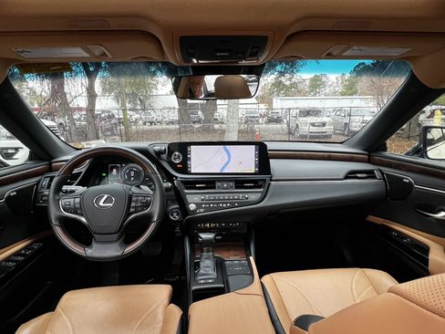 Used 2022 Lexus ES 300h Ultra Luxury image 37