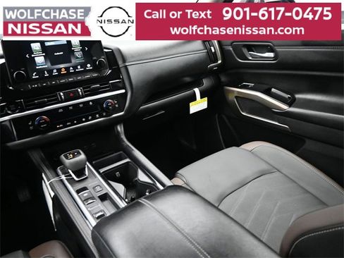 Used 2025 Nissan Pathfinder Platinum w/ Cargo Package image 11