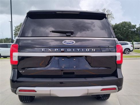 Used 2024 Ford Expedition XLT RWD image 5