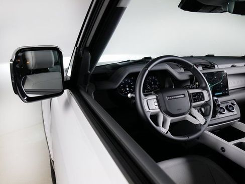 Used 2025 Land Rover Defender 90 X-Dynamic SE AWD/4WD image 22
