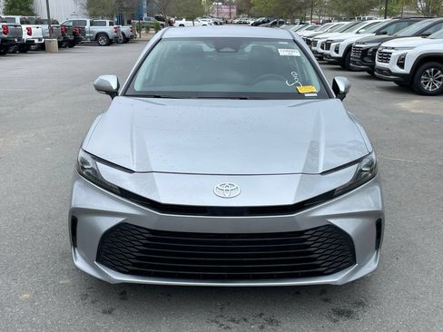 Used 2025 Toyota Camry SE FWD image 2