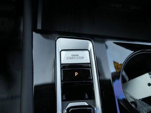 Used 2025 Volkswagen Atlas Cross Sport SE image 31