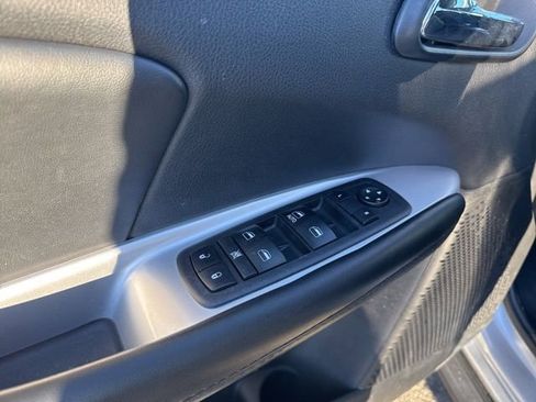 Used 2018 Dodge Journey SE image 21