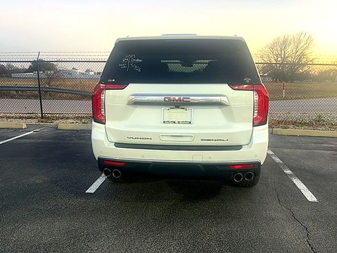 Used 2023 GMC Yukon XL Denali image 7