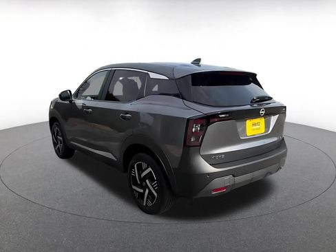 Used 2025 Nissan Kicks SV FWD image 11