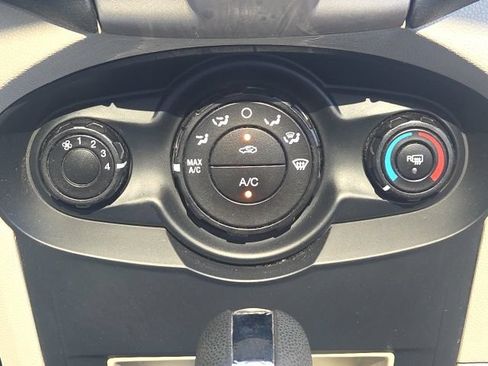 Used 2012 Ford Fiesta SE FWD image 30