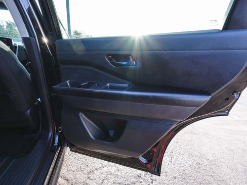 Used 2024 Nissan Pathfinder SV image 13