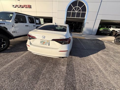 Used 2025 Honda Civic Sport image 3