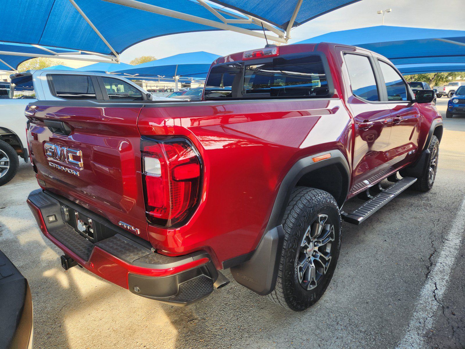 Used 2024 GMC Canyon AT4 w/ AT4 Premium Package AWD/4WD image 4