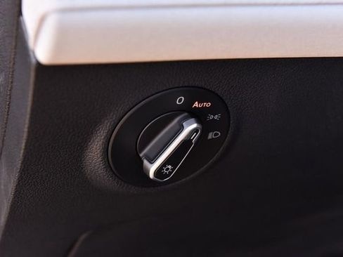 New 2025 Volkswagen Taos SE image 10